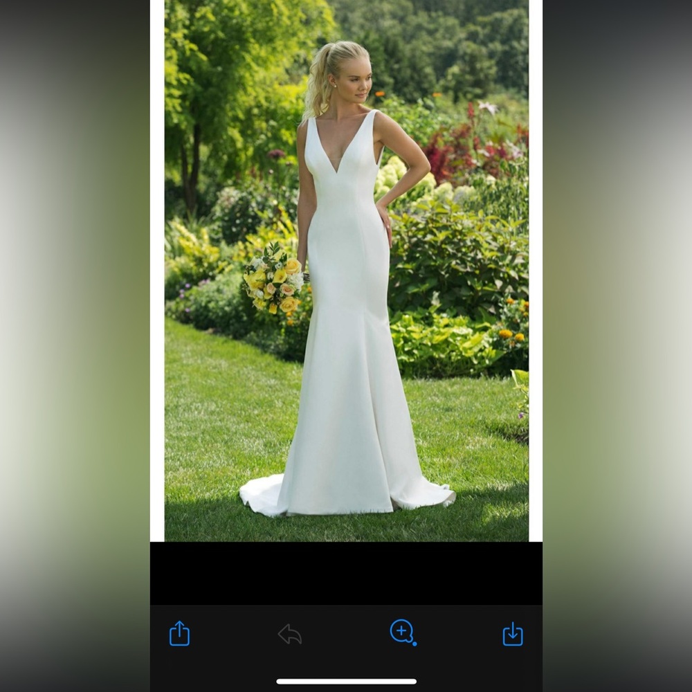 Elegant White Sleeveless Gown